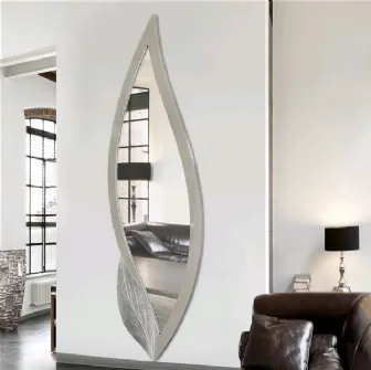 Specchiera Petalo in foglia argento di Pintdecor