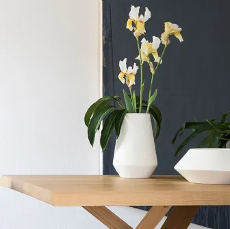 Vaso moderno in ceramica Trio di Calligaris