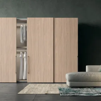 Armadio con ante scorrevoli Vitalyty Concreta in melaminico finitura legno chiaro di Colombini Casa