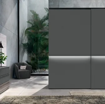 Armadio con ante scorrevoli e luci a led Vitalyty Rail Grigio Titanio di Colombini Casa