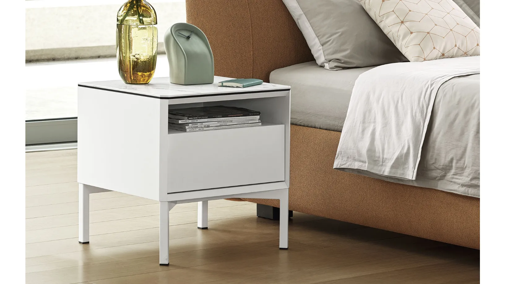 Comodino in legno laccato opaco York di Calligaris