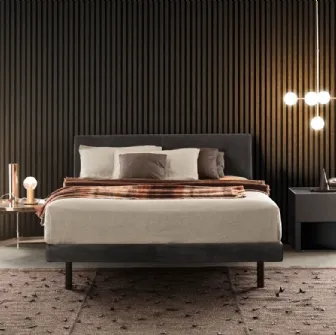 Letto in tessuto con testiera Beta di Pianca