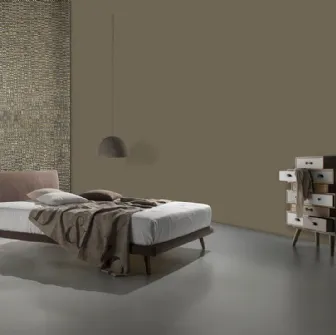 Letto matrimoniale in tessuto color tabacco Nuovo Bacco Ring 8 di Excò