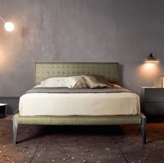 Letto in tessuto con testiera trapuntata Spillo di Pianca