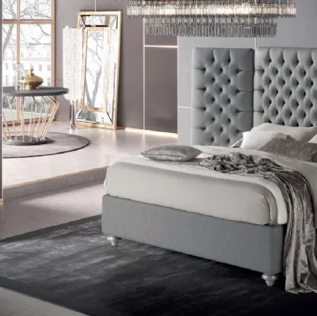 Letto con testiera trapuntata dal design elegante Puccini di Stilfar