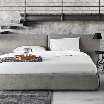 Letto imbottito con testiera Zip di Calligaris