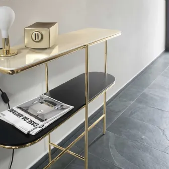 Mobile ingresso in ottone lucido con piano superiore in ceramica e piano inferiore in legno Puro Calligaris