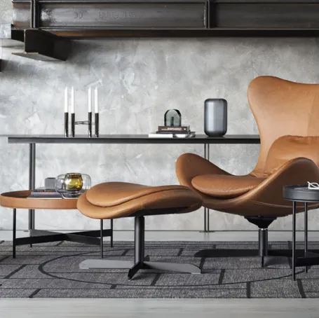 Poltrona in pelle con base in metallo girevole e basculante Relax con pouf Lazy Calligaris