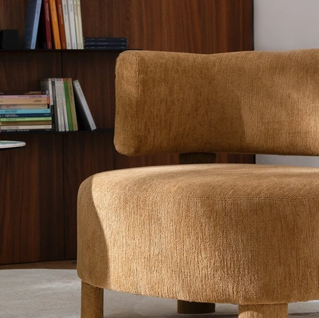 Poltroncina rivestita in tessuto Glen Soft di Calligaris