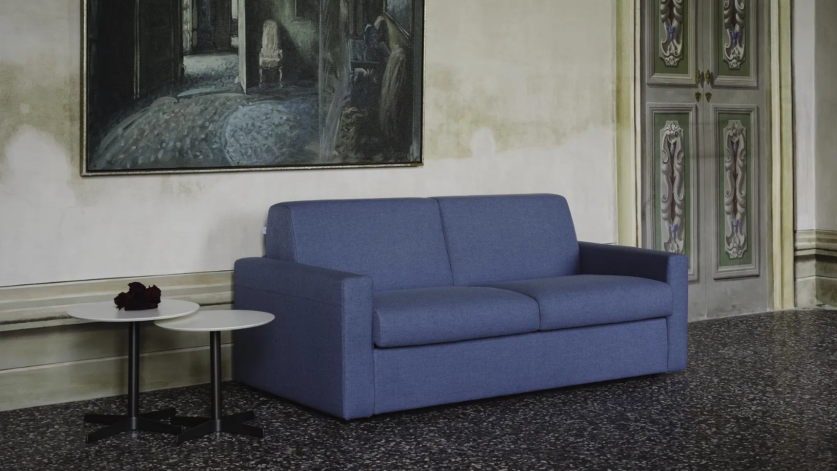 Divano in tessuto lineare a due posti Kris di Family Bedding