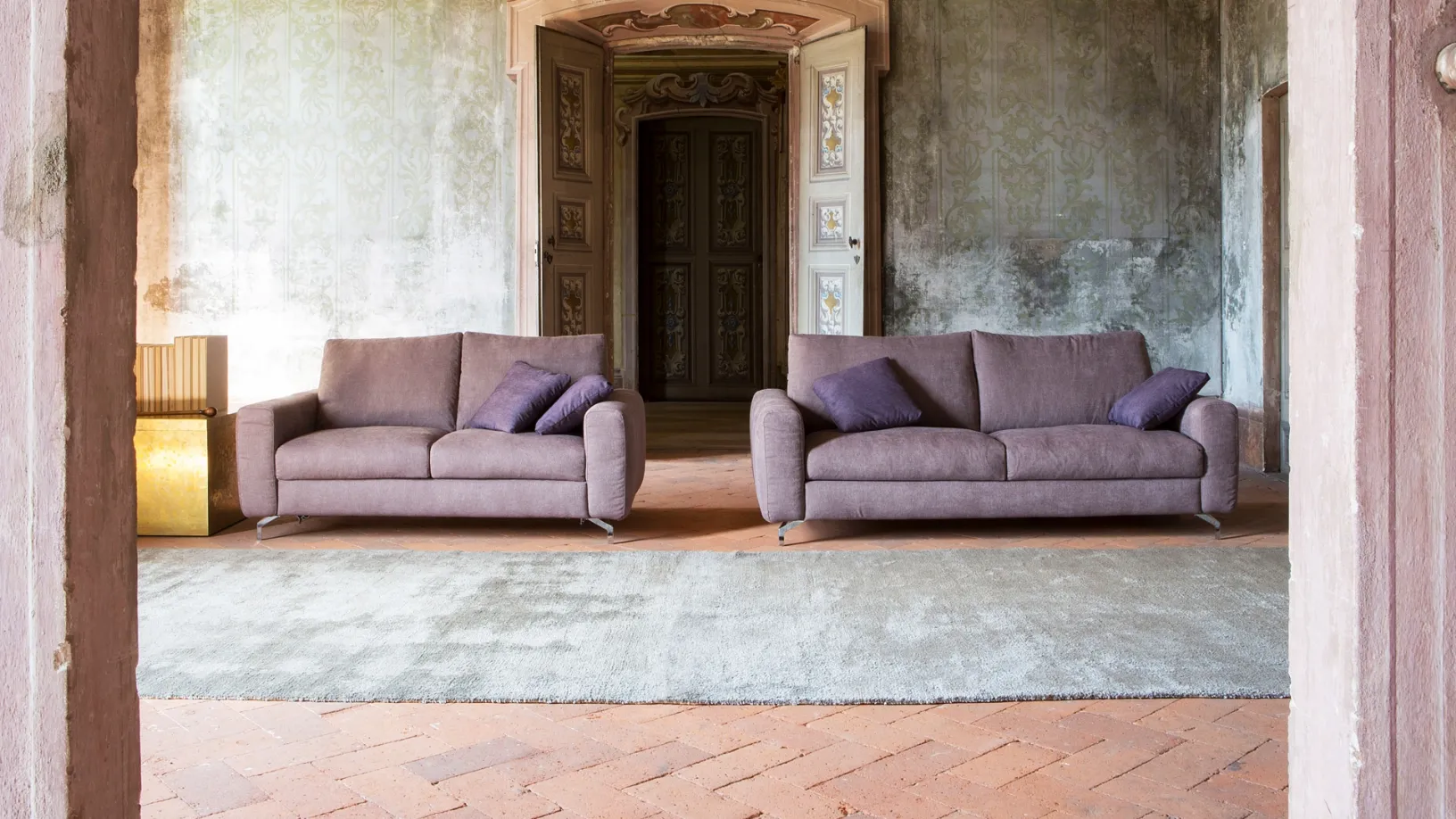 Divano in tessuto con piedini in metallo Liss Cut di Family Bedding
