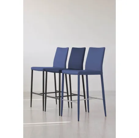 Sgabello in pelle con gambe in metallo Bess di Sedie Brianza