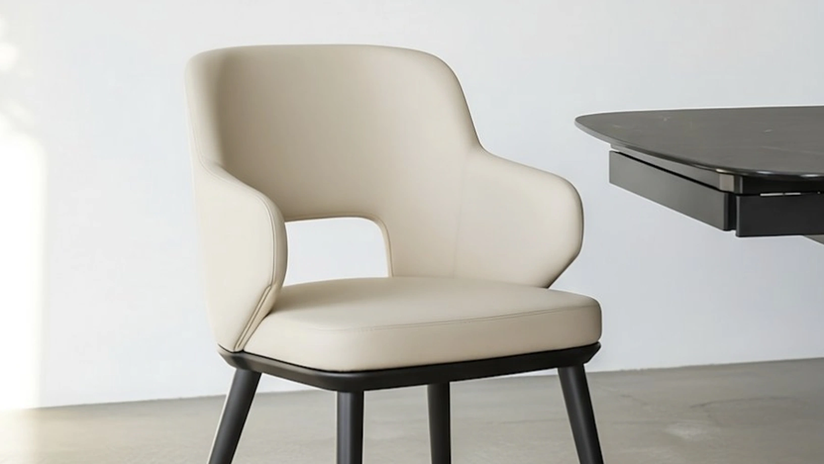 Sedia in pelle Foyer di Calligaris