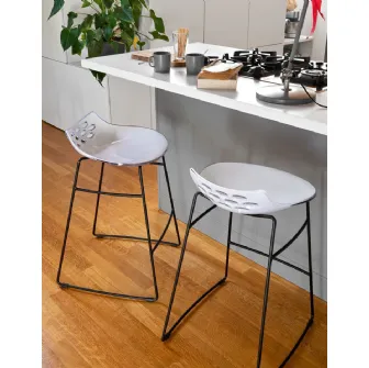 Sgabello in plastica con struttura in metallo Jam SG di Connubia