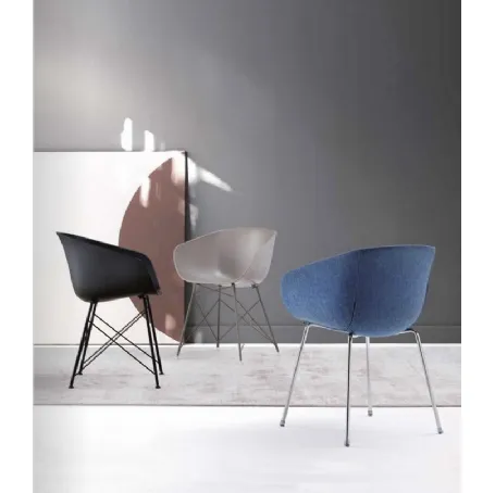 Sedia con gambe in metallo Maya di Sedie Brianza