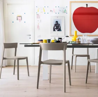 Sedia in plastica impilabile Skin di Calligaris