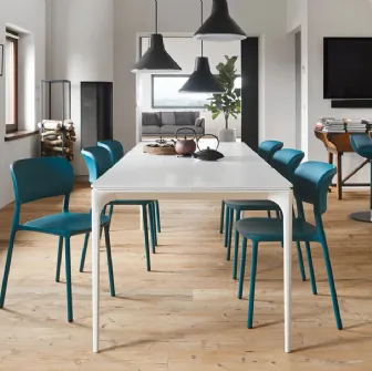 Sedia in poliuretano con struttura in metallo verniciato Sneak di Calligaris