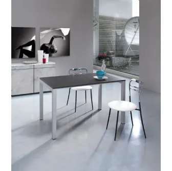Tavolo dal design moderno in metallo di Sedie Brianza