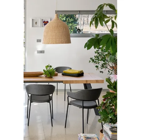 Tavolo allungabile in legno di faggio con top in nobilitato rovere naturale Bold di Connubia