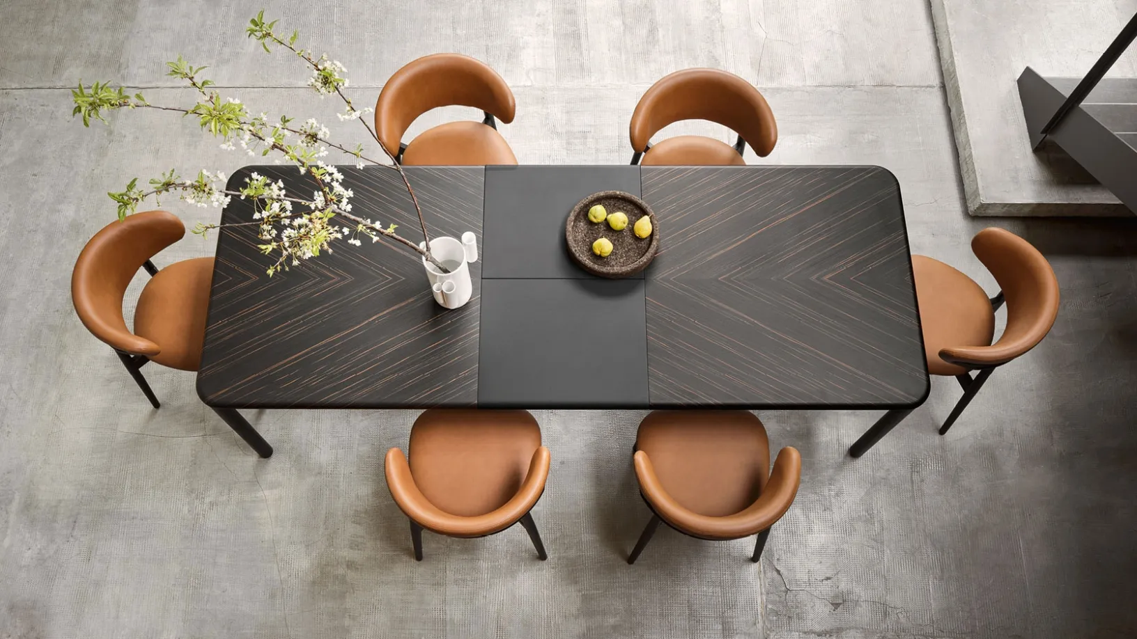 Tavolo allungabile in legno con allunga in laccato Spiga di Calligaris