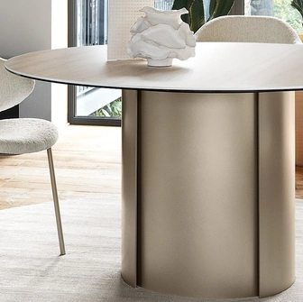 Tavolo rotondo Yoroi in ceramica di Calligaris