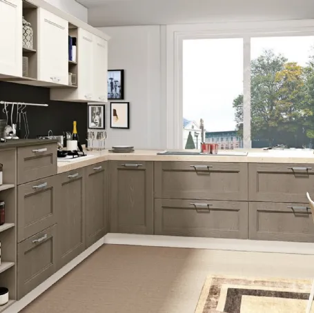 Cucina Classica angolare in Frassino Bianco Camelia e Grigio invecchiato Iris di Creo