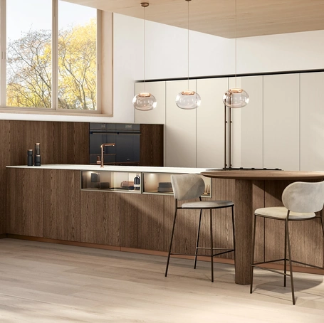 Cucina Moderna con penisola Bera 10 in rovere e laccato di Lube