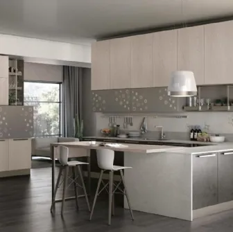 Cucina moderna con penisola in Rovere e laccato Clover 11 di Lube