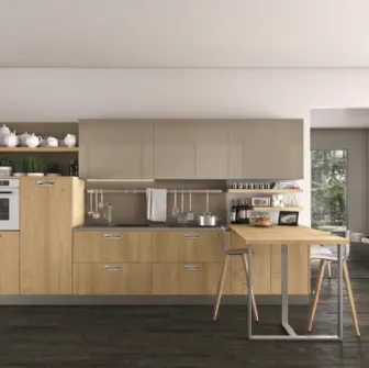 Cucina Moderna con penisola Clover 17 in Rovere e laccato lucido di Lube