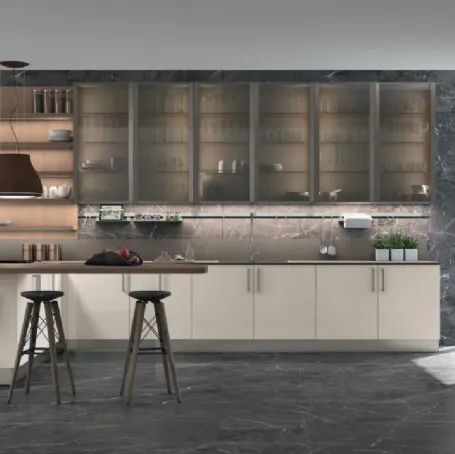 Cucina Moderna con penisola in laccato opaco e Rovere Clover 10 di Lube