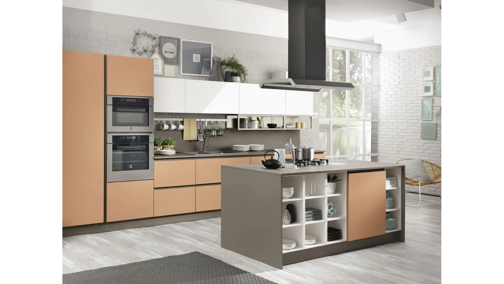 Cucina Moderna con isola Kyra 01 in laccato opaco Cannella e Bianco di Creo