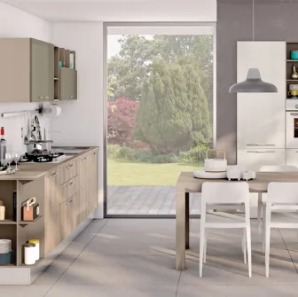 Cucina Moderna lineare Kyra finitura Rovere Cipria e laccato lucido Verde Lichene di Creo