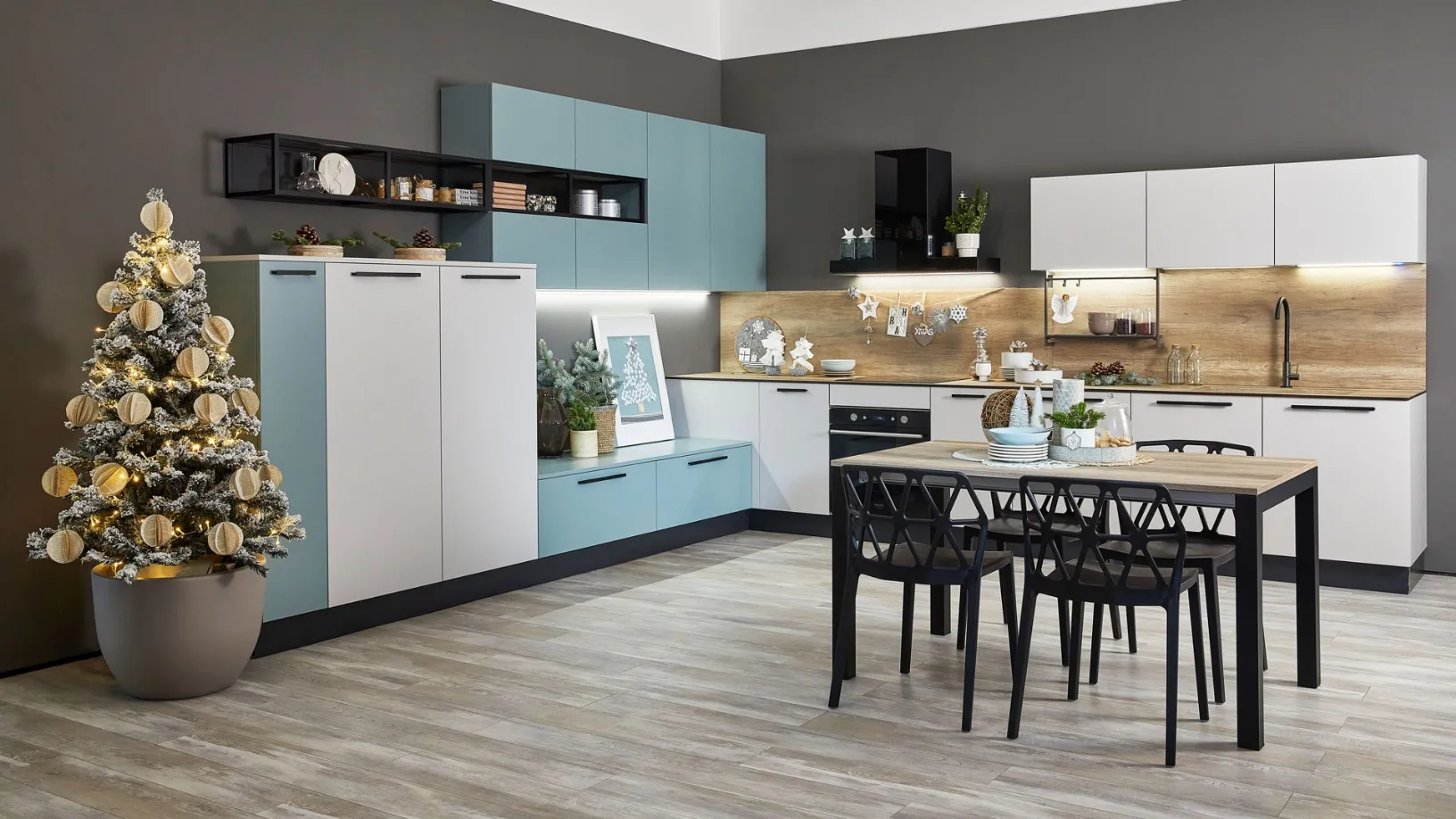 Cucina Moderna angolare Zoe in laccato opaco Verde Fiordo e Bianco di Creo