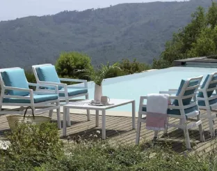 Poltroncine Aria in metallo verniciato Bianco con cuscini in tessuto imbottito di Sedie Brianza