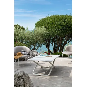 Tavolo regolabile in altezza Easy con top in lamiera di metallo e struttura in tubo metallico di Connubia Outdoor