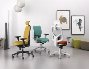 Seduta Operativa in tessuto imbottito con braccioli e ruote Active di Sedie Brianza