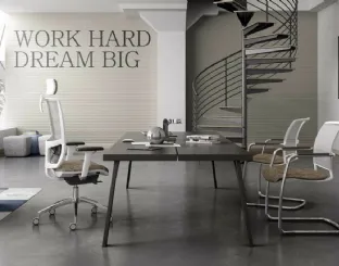 Poltrona direzionale e seduta Ospiti Eliot con seduta in tessuto imbottito e schienale in tessuto a rete traspirante di Sedie Brianza