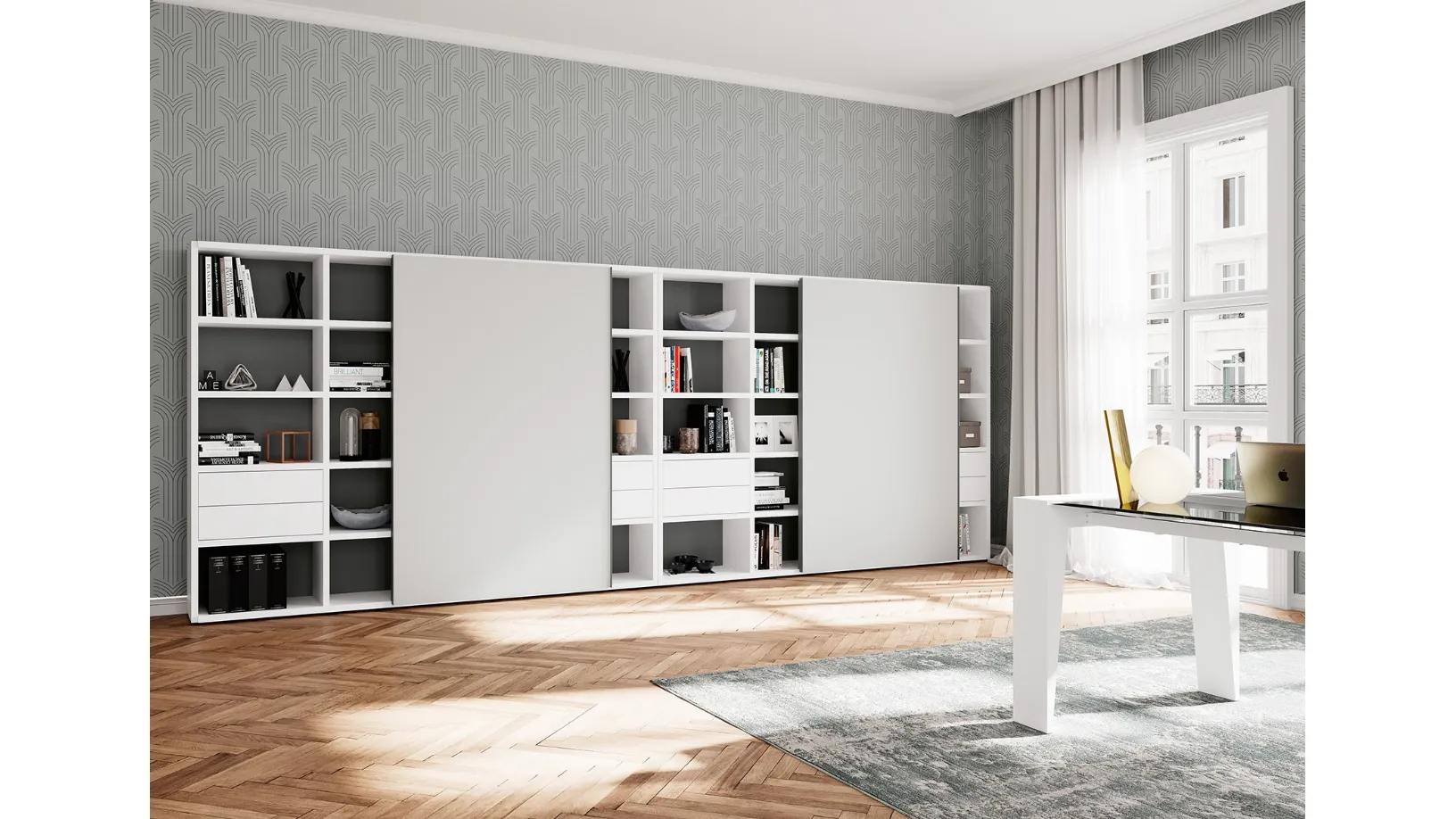 Libreria a muro con ante scorrevoli e vani a giorno in laccato opaco di Colombini Office
